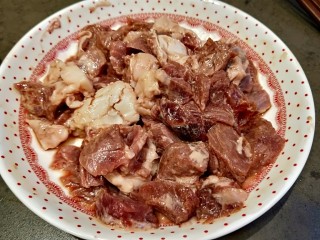 茄汁牛肉,腌制好的可以制作了。