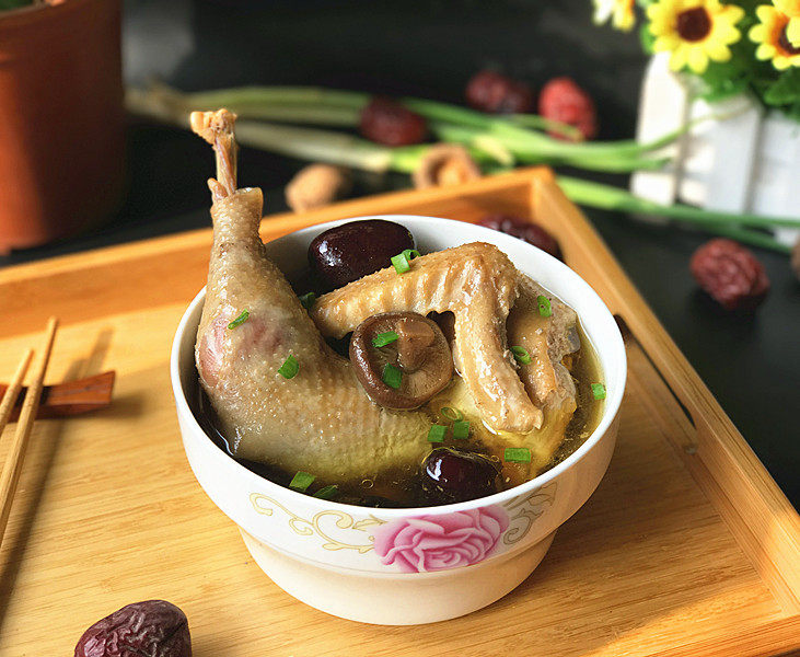 香菇红枣炖鸡汤