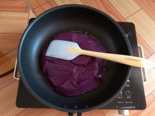 奶香紫薯泥,炒到硅胶铲上不沾紫薯泥关火