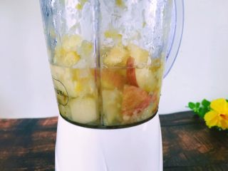 早餐搭配至苹果青菜柠檬汁 酸甜味,加入100ml的纯净水