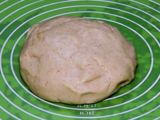 花色豆沙面包+一次发酵,拿出整理。