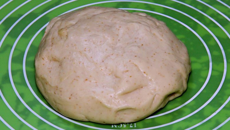 花色豆沙面包+一次发酵,拿出整理。