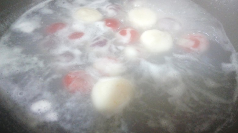 #欢度元宵#雨花石汤圆,因为汤圆不大，几分钟就好。看到汤圆浮在水面上，在煮一分钟，就可以了。