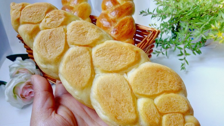 炼奶辫子面包,味道很赞哟，香甜软！