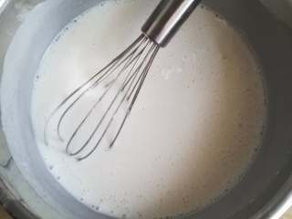 红豆沙糯米滋,搅拌的时候注意刮一下盆底和盆壁，以免底部还有残余面粉块