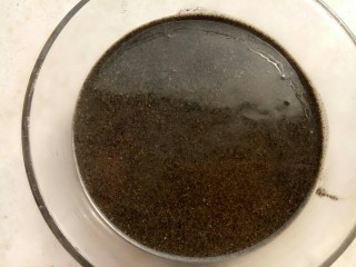 黑芝麻汤圆,拌匀，放入冰箱冷冻一会。