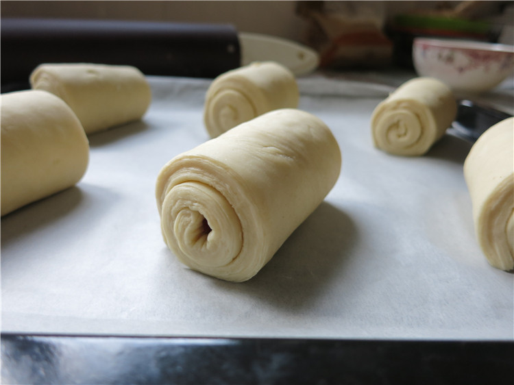 新网宠面包“白富美”净净包,最后发酵温度不要超过28度，还要保持湿度，面团发到1.5倍大时结束
