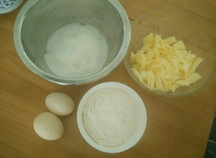 英式黄油蛋糕,首先准备好材料。