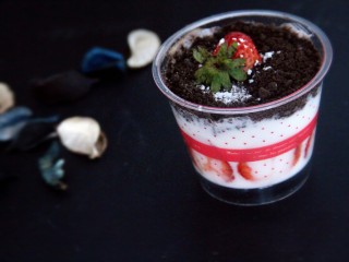 草莓奥利奥酸奶盆栽,美美哒