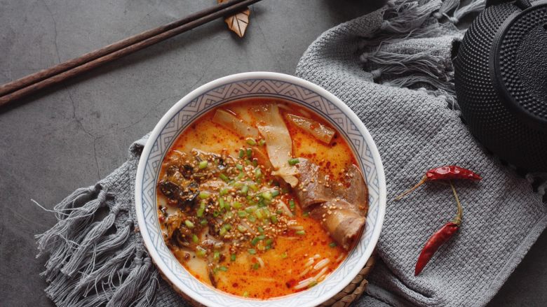 ラーメン，日料店必点的地狱拉面,拉面做好啦，尽快吃掉吧～