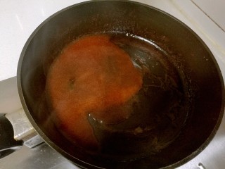 茄汁鹌鹑蛋,小火熬至芡汁浓稠发亮。