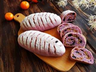 紫薯葡萄干欧包,最天然的食材做健康的美味！