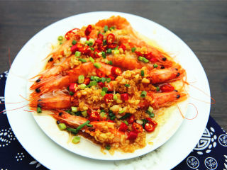 粉丝蒜蓉蒸大虾,家中来客，必不可少的撑门面的大菜，简单大气，无与伦比。