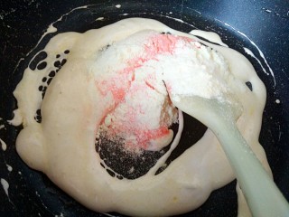 草莓味雪花酥,然后再倒入混合的奶粉