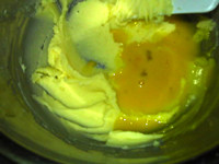 #花样吐司#酸奶菠萝吐司,加入蛋液，搅拌均匀