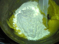 #花样吐司#酸奶菠萝吐司,加入低筋粉