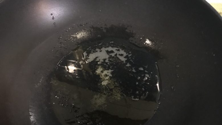 锡纸金针菇,锅中加油烧热