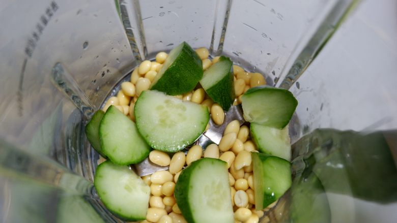 补钙豆浆—儿童食谱,黄瓜粒