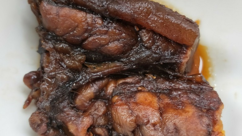 腊肉干贝虾仁糯米烧麦,蒸熟的腊肉也同时可以取出。