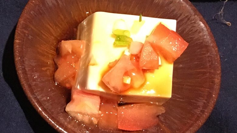 五福临门-吃豆腐,5福:番茄豆腐/每块豆腐放些番茄丁，淋上酱油跟橄榄油.