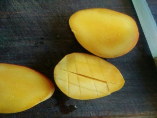 芒果酸奶慕斯,芒果切块