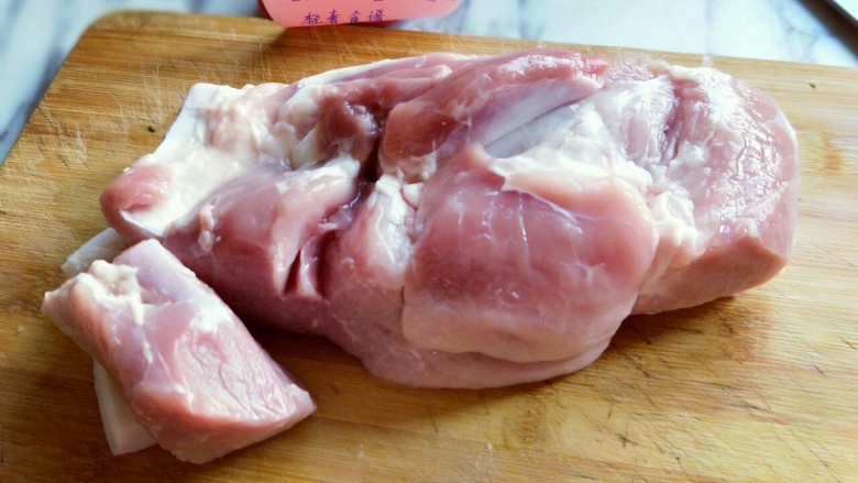 上海特色&秘制红烧肉,买的黑毛猪的猪肉特别香，可以根据个人喜欢来选肉，比如你喜欢吃五花肉，或者精肉都可以。