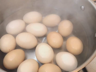 茶叶蛋~卤蛋,鸡蛋冷水下锅煮熟