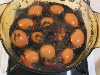 茶叶蛋~卤蛋,煮开后 中火再煮20分钟