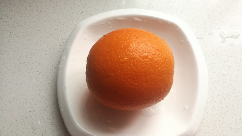 蔓越莓橙香海绵蛋糕,鲜橙一个洗净榨汁
