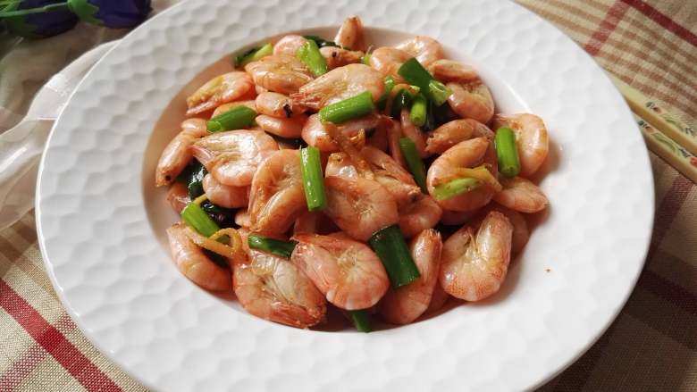 香炒河虾,营养丰富，鲜美滋味的炒河虾，快去给你爱的家人也做一盘吧。

