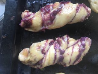 紫薯干果扭扭包,双上蛋液