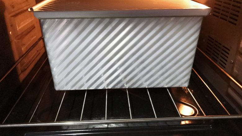 私家版土司,烤箱预热160°开25分钟。（此温度和时间仅供参考，要根据自己的烤箱适当调整）。