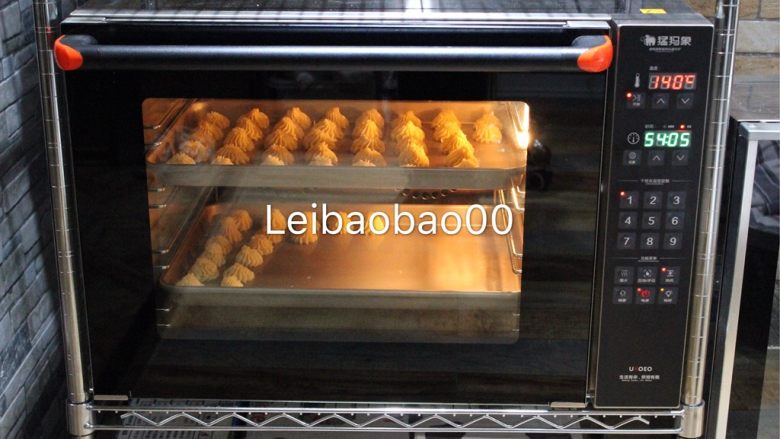 奶香(双色)曲奇~UKOEO风炉制作,这个第一次做的原味的，一盘多点，所以按菜谱的量风炉烤有点浪费。