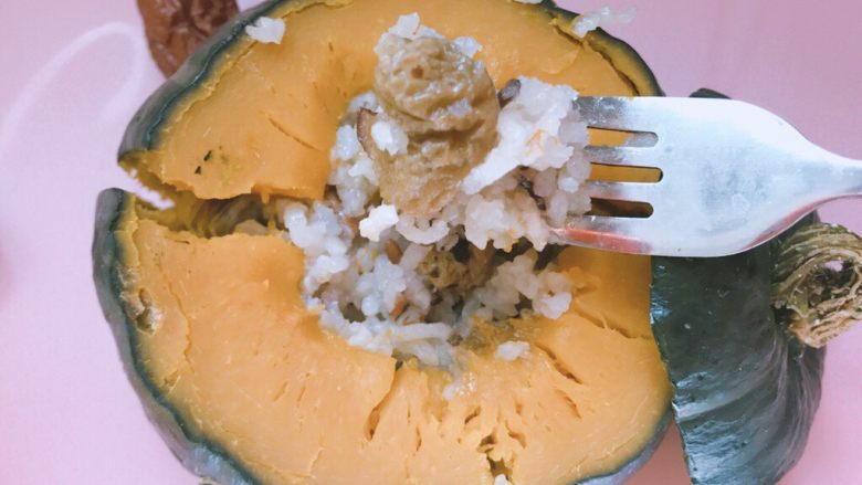一人食 南瓜杂粮饭,成品，南瓜和米饭一起吃，甜甜的。