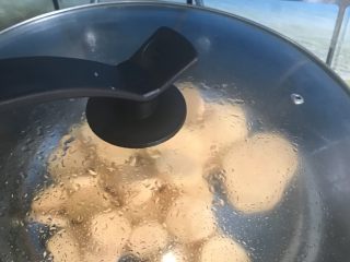 香糯地瓜丸,水开后煮10分钟左右