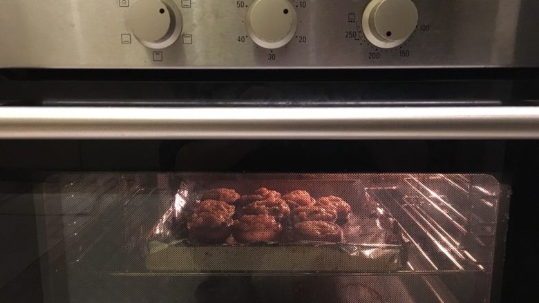 香菇镶肉（烤箱版）,送进烤箱13分钟！