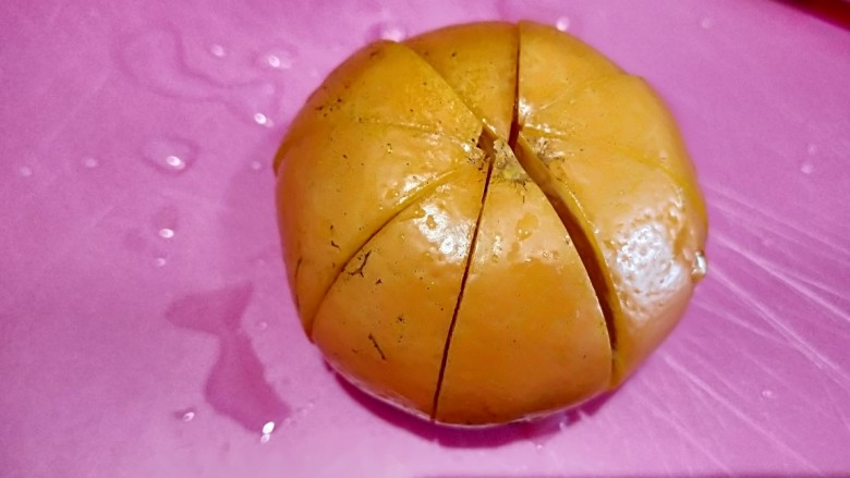 花样水果\拼盘,甜橘子切成米字，皮包开。放盘中间。