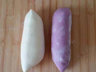 紫薯素包子,各取200克面团。