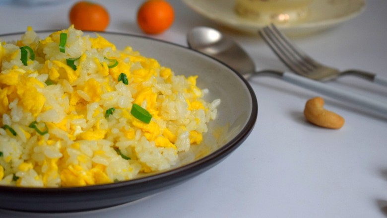 美味蛋炒饭,香喷喷的蛋炒饭，不用菜也能吃下一大碗。