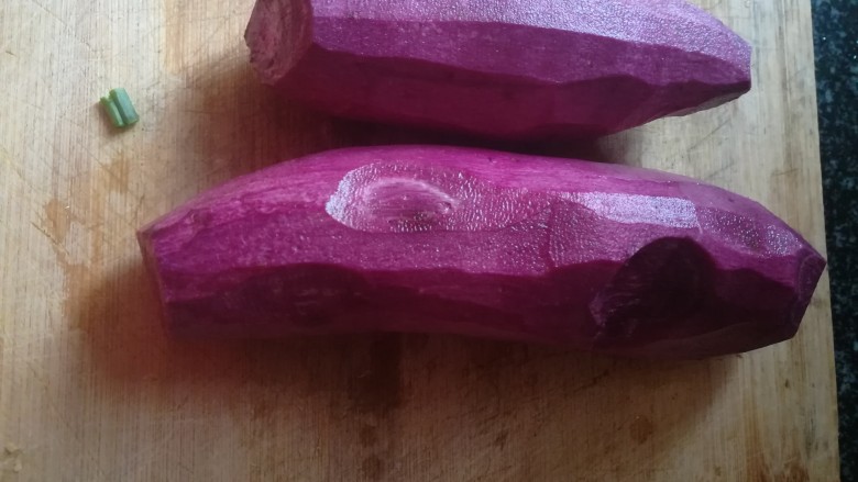 椰蓉紫薯球——遥知不是雪，唯有暗香来,紫薯去皮洗净