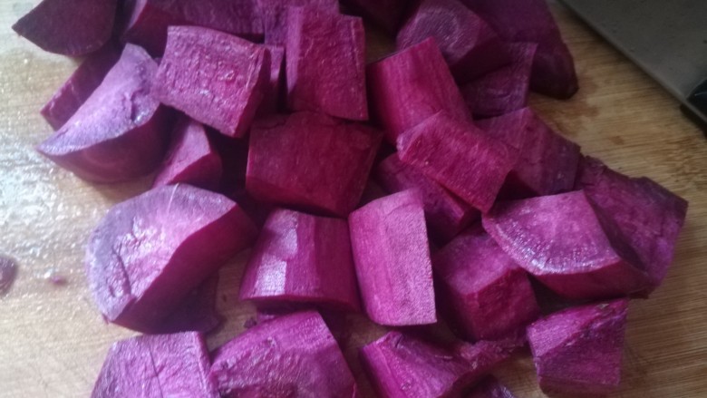 椰蓉紫薯球——遥知不是雪，唯有暗香来,切块
