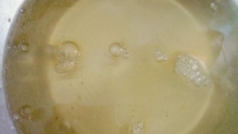 网红脏脏蛋糕~~安安原创食谱,蛋白放入无油无水的打蛋盆里；