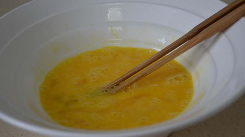 茭瓜鸡蛋虾皮水饺,搅拌均匀。
