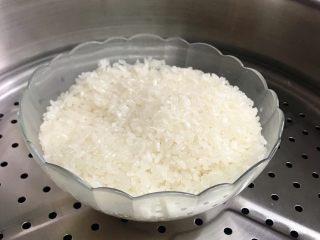 用酸奶机自制醪糟🤗,出锅后，糯米饭晶莹剔透，颗粒分明。