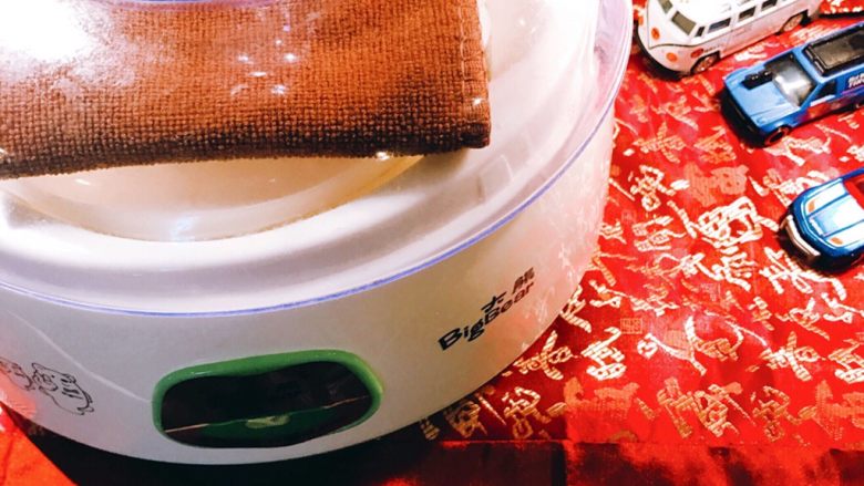 用酸奶机自制醪糟🤗,加盖酸奶机上盖。