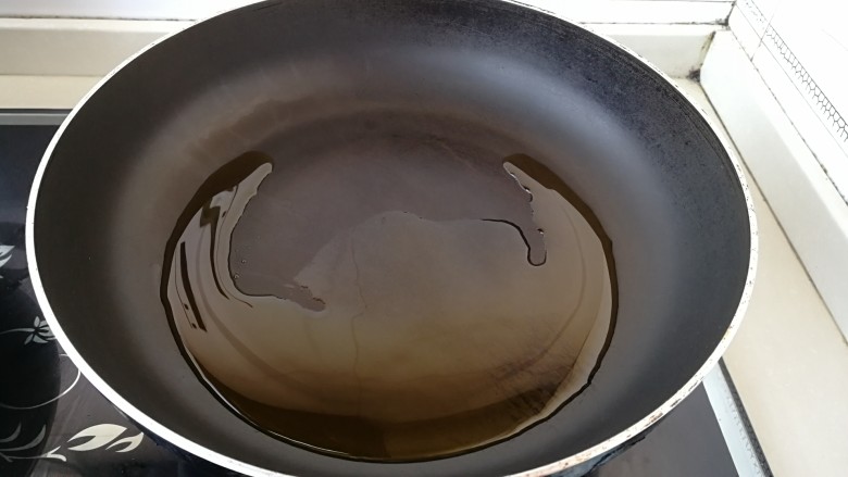 油焖茄汁虾尾,热锅冷油