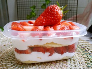 水果盒子~草莓蛋糕盒子,开盖食用
敏茹意作品