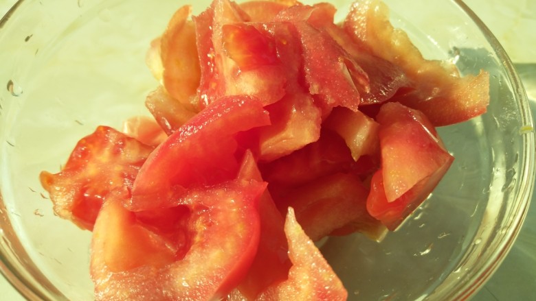 番茄炒茄子,西红柿切块
