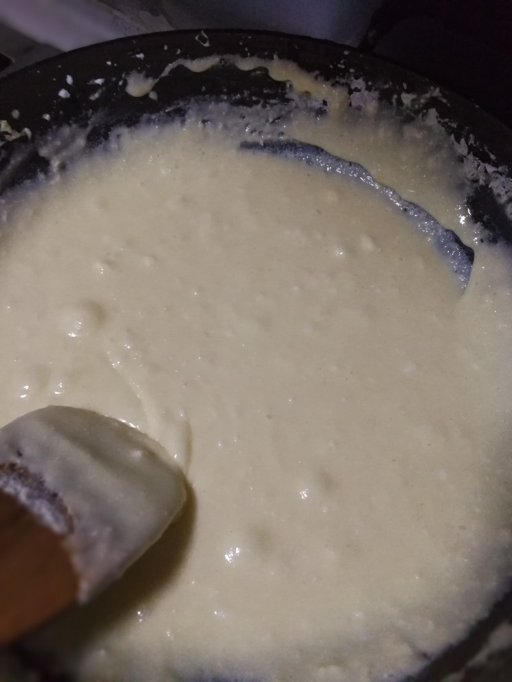 牛扎雪花酥,奶粉一定要混合均匀，不能留有颗粒。