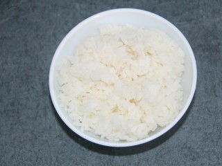 韩式拌饭,准备一碗米饭